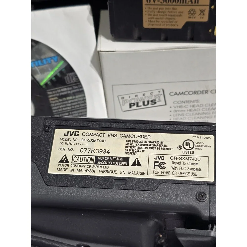 JVC GR-SXM240U Super Compact VHS-C Video Camcorder VHS Transfer Bundle Cords Inc